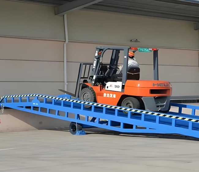 禹州移动式卸货平台（叉车用）